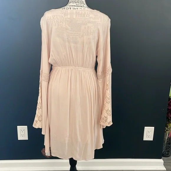 Knox Rose size Medium.  Boho dress. Light pink/peqch. Brand new. Never worn! - Picture 6 of 9